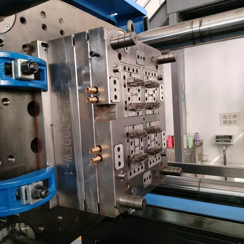 1000k cicla lo stampaggio ad iniezione di plastica di precisione H13 per le componenti di plastica PA46